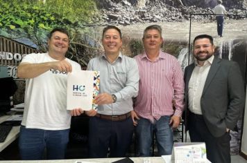 HCI Apresenta Projetos de Humanização, Segurança e Apoio à Amamentação no Gabinete do Prefeito de Coronel Barros