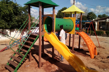 Praça Gustavo Reimann recebe revitalizações