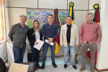 Prefeito Municipal realiza reunião com técnicos do DNIT para tratar sobre acesso ao Distrito Industrial e trevo na Linha 8
