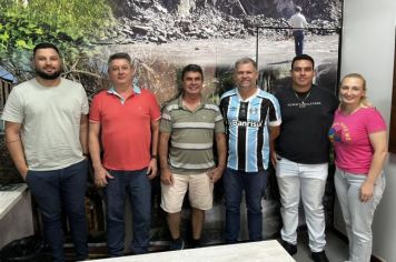 Prefeito Bráulio Scherer recebe assessores do Secretário Estadual de Esporte e Lazer, Gaúcho da Geral, em Coronel Barros