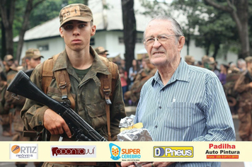 Jovens de Coronel Barros recebem boina preta e um deles é escolhido como destaque