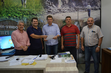 Prefeito Edison Osvaldo Arnt recebe visita do Deputado Estadual Ernani Polo