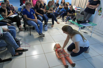 Equipe da Emei Primeiros Passos participa de formação para primeiros socorros