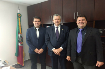 Senador Luis Carlos Heinze destina R$ 100 mil ao município