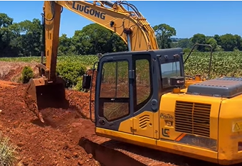 Prefeito Bráulio Scherer cumpre compromisso e entrega obra na Linha 8 para facilitar escoamento da produção agrícola