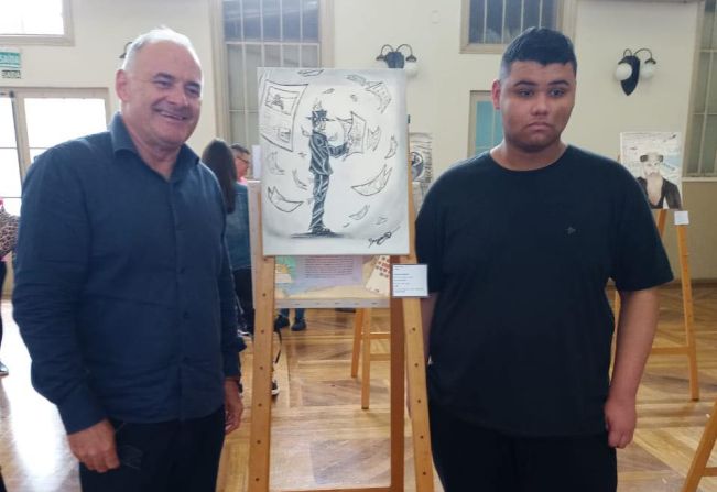 Brayan dos Santos Moraes Recebe o Mérito Artístico no 4º Salão Artístico Estudantil