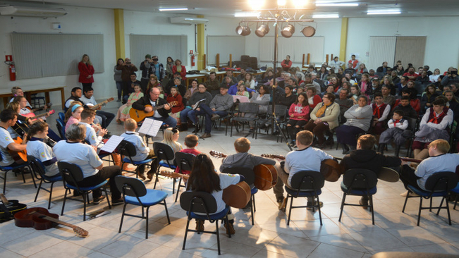 Noite Cultural Arte e Encanto emociona a comunidade