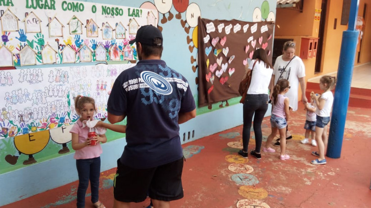 Dia da Família é marcado por confraternização e diversão na Escola Miguel Burnier