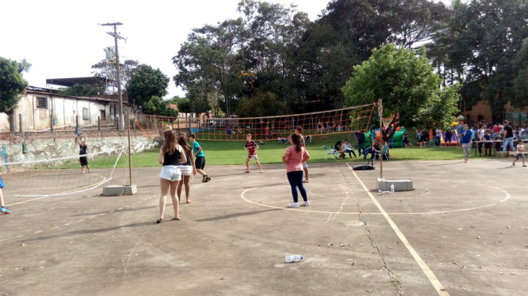 Dia da Família é marcado por confraternização e diversão na Escola Miguel Burnier