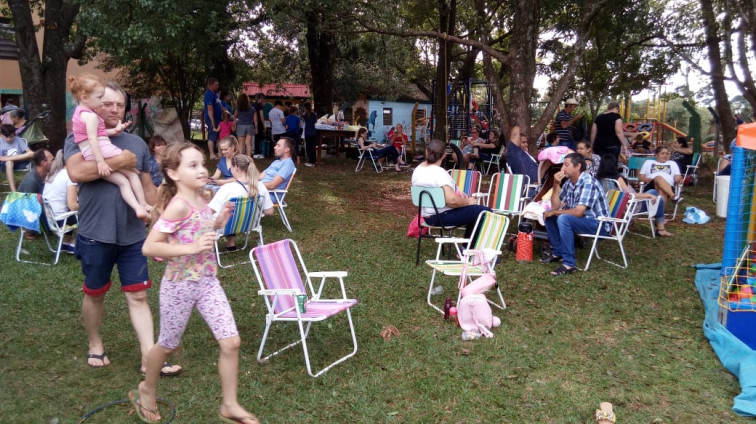 Dia da Família é marcado por confraternização e diversão na Escola Miguel Burnier