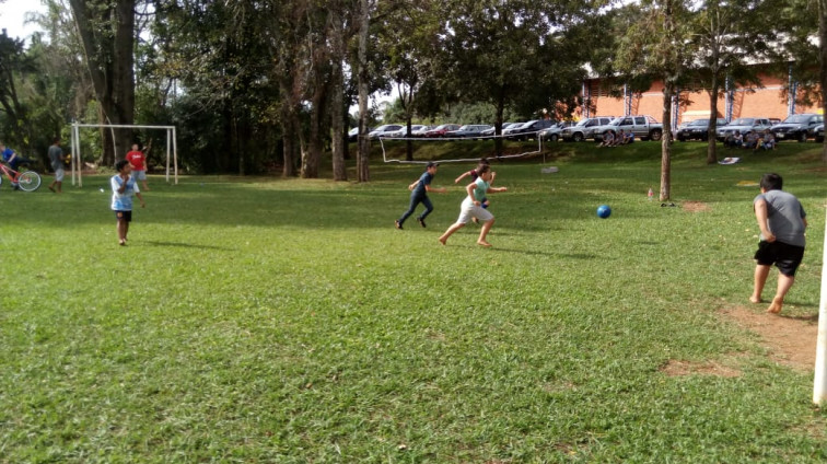 Dia da Família é marcado por confraternização e diversão na Escola Miguel Burnier