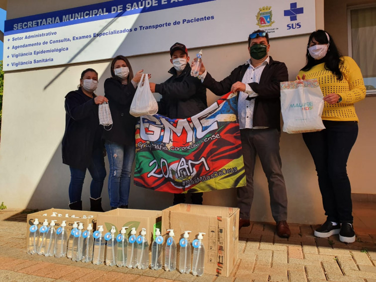 Administração doa máscara e álcool gel a grupo de caminhoneiros de Coronel Barros