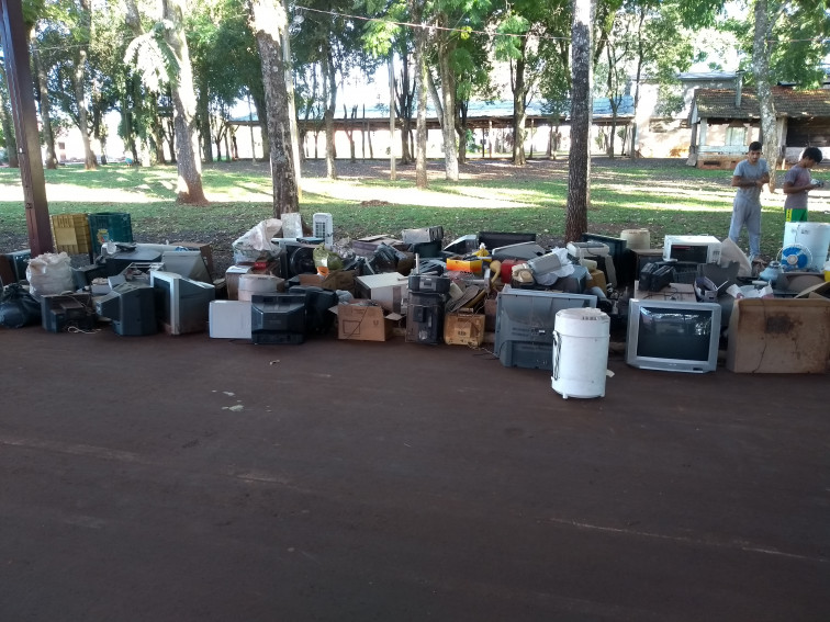 Semana do Meio Ambiente é marcada por coleta de lixo eletrônico e palestras em Coronel Barros